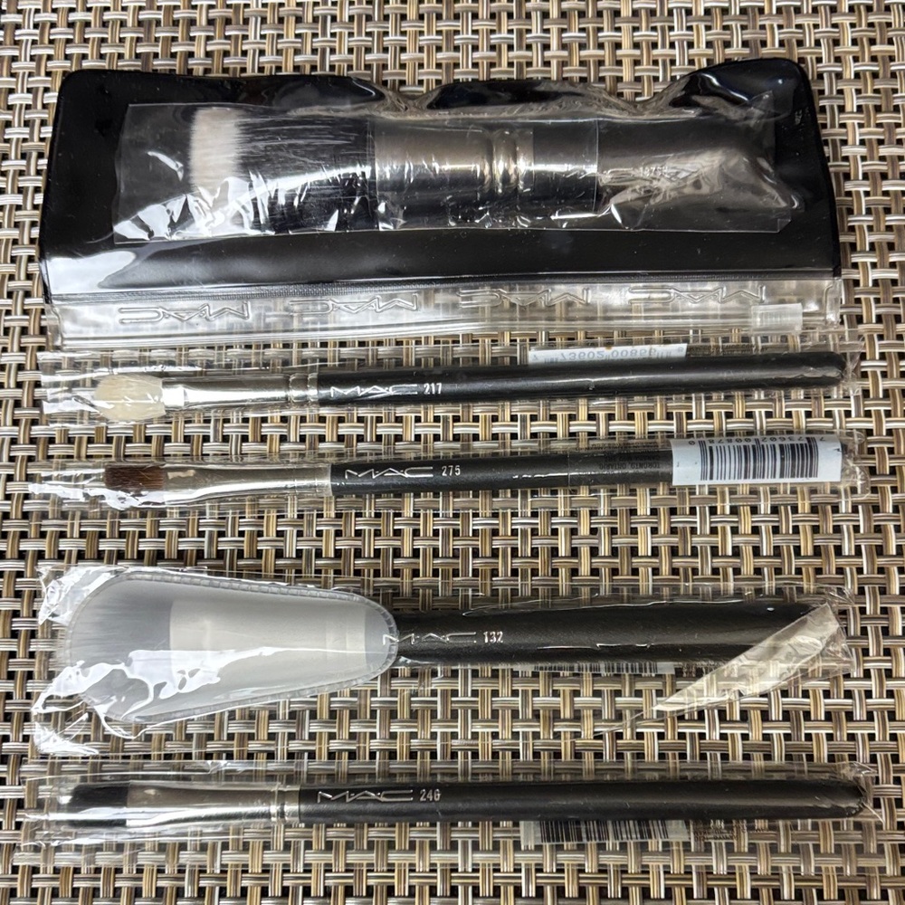 MAC COSMETICS NATURAL HAIR BRUSHES LOT OF 5 - Discontinued Rare New